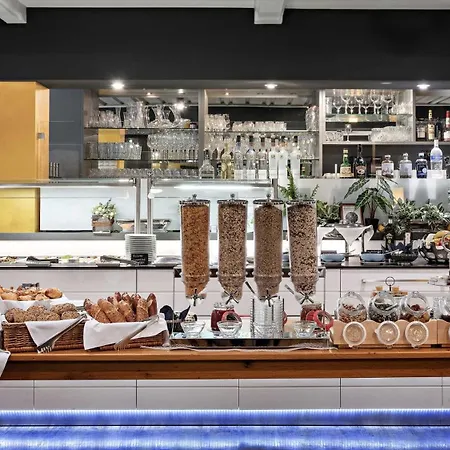 Hotel Central Hotell 4*